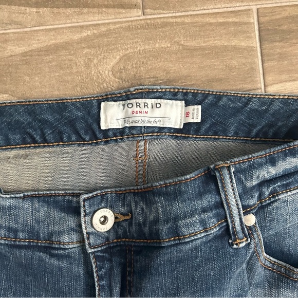 Torrid Distressed Jean Shorts | Size 18 - Picture 2 of 4